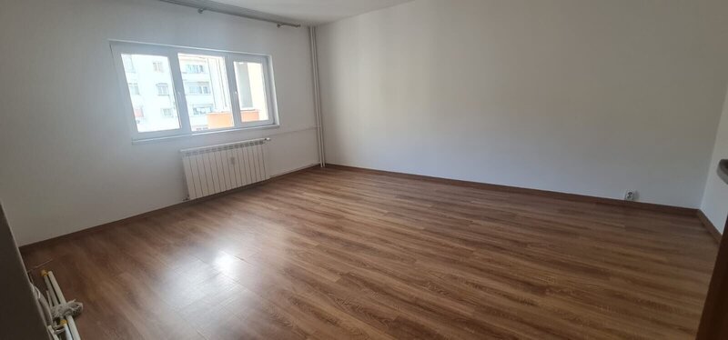Decebal, Piata Muncii, apartament spatios 3 camere, parcari 2 locuri.