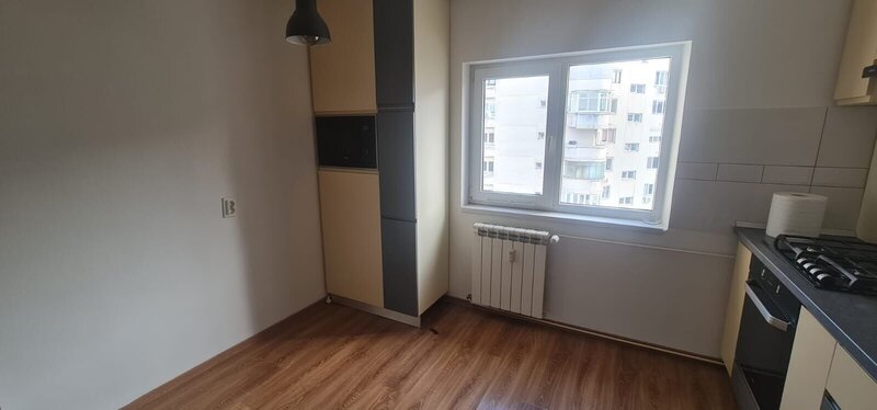 Decebal, Piata Muncii, apartament spatios 3 camere, parcari 2 locuri.