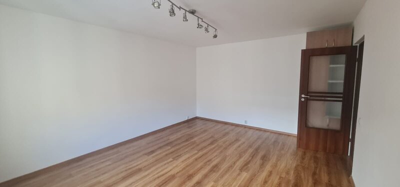 Decebal, Piata Muncii, apartament spatios 3 camere, parcari 2 locuri.
