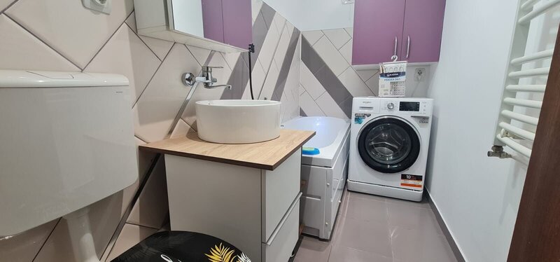 Decebal, Piata Muncii, apartament spatios 3 camere, parcari 2 locuri.