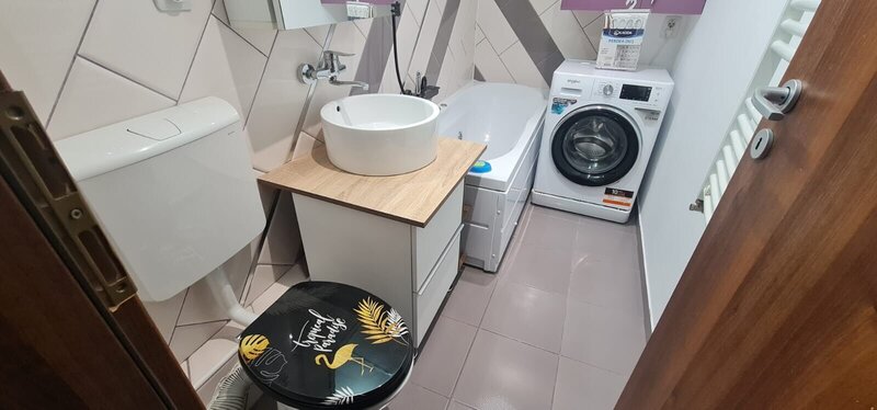 Decebal, Piata Muncii, apartament spatios 3 camere, parcari 2 locuri.