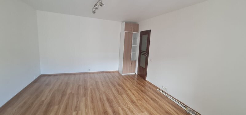 Decebal, Piata Muncii, apartament spatios 3 camere, parcari 2 locuri.