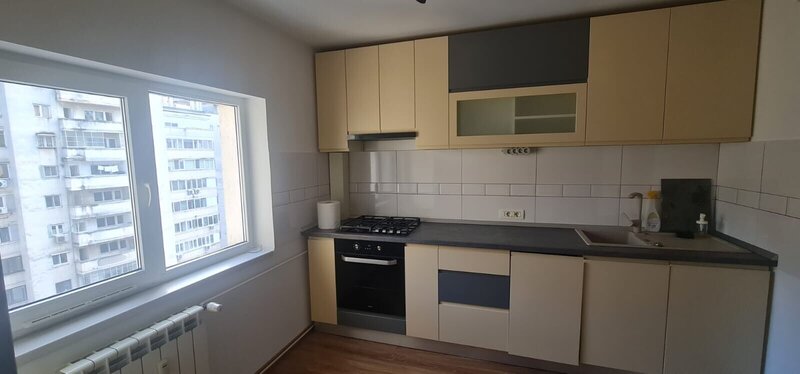 Decebal, Piata Muncii, apartament spatios 3 camere, parcari 2 locuri.